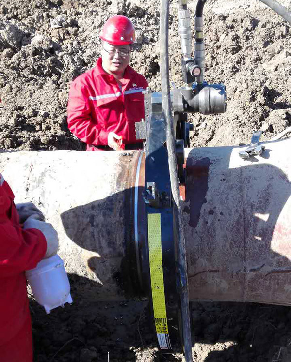 液壓管道切割機(jī)維搶修現(xiàn)場