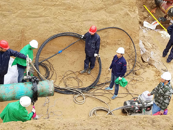 蘭鄭長成品油管道鄭州段分瓣式切割機切割效果